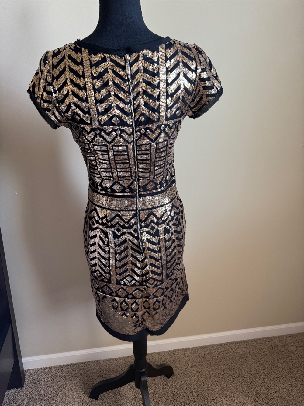 Eliza J Black and Gold Sequin Shift Dress - Picture 4 of 9